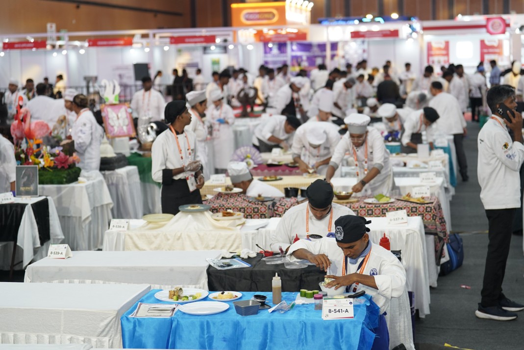 Classes 7–9 Petits Fours, Set Dinner & Desserts